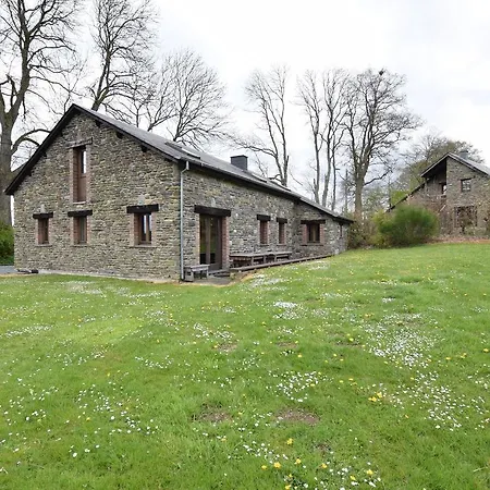 Spacious Holiday In Houffalize With Barbecue Semesterbostad
