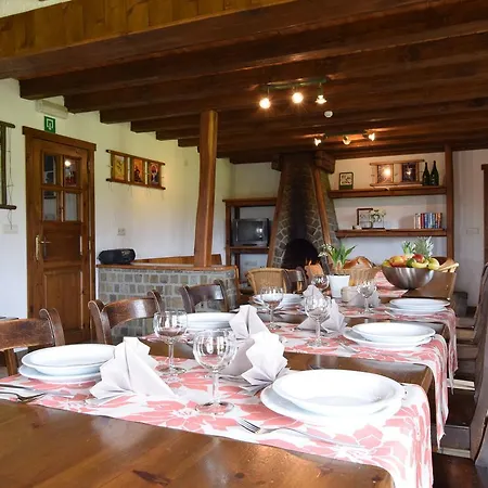 Spacious Holiday In Houffalize With Barbecue Semesterbostad *